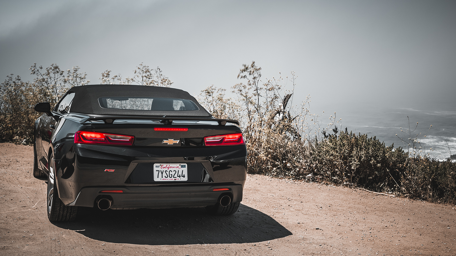 Chevrolet Camaro Convertible auf dem Highway 1